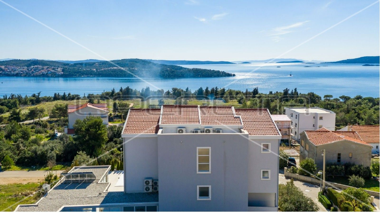 Poslovni Prostor - Put Čarijića 30, Seget, Trogir 1815m2