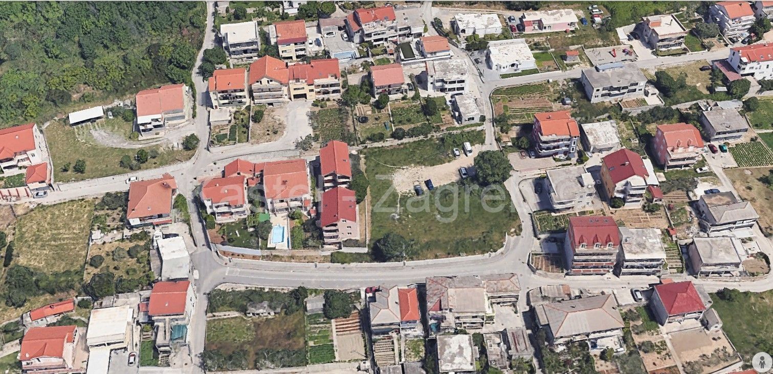 Land - Solin 1100m2