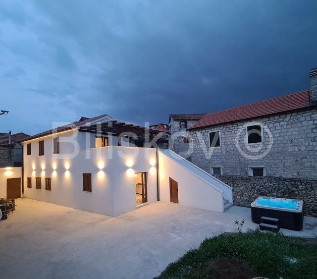 House - Jelsa 110m2