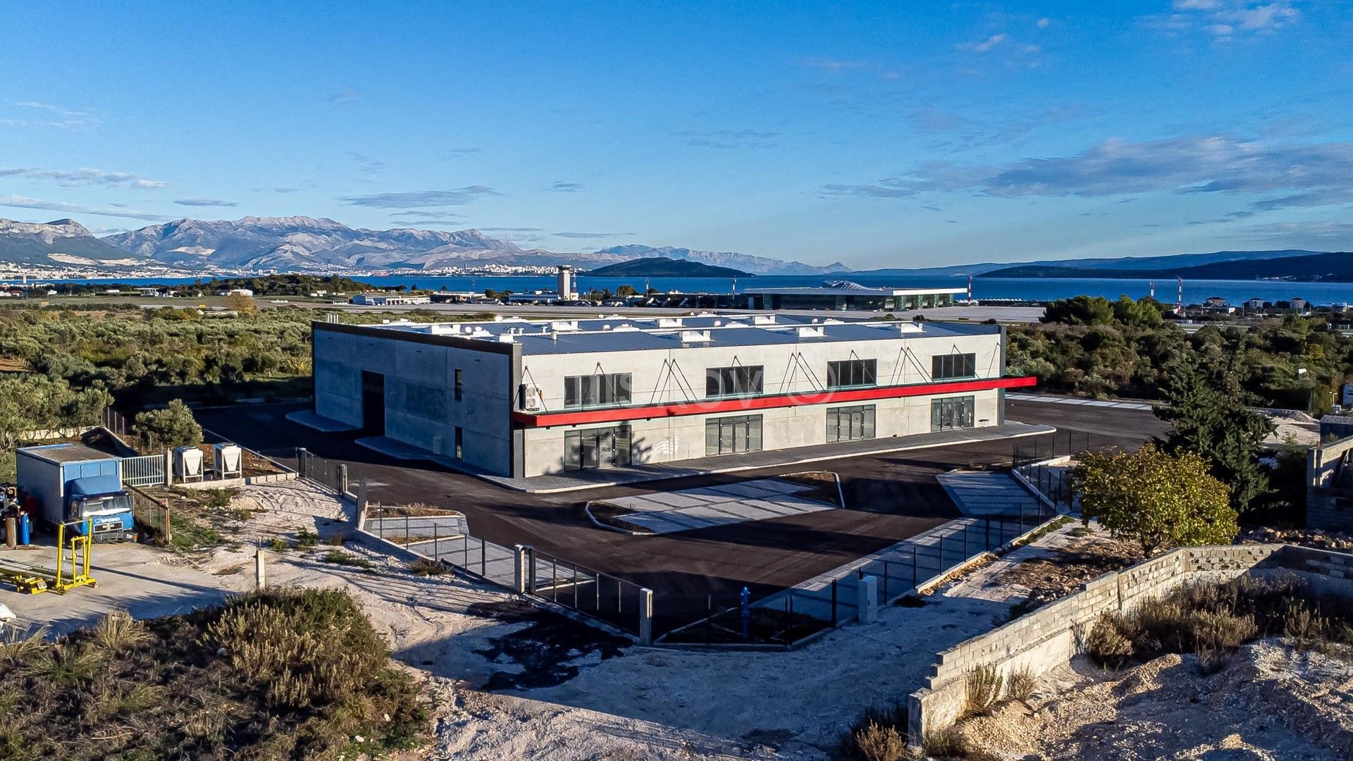 Commercial Space - Trogirska cesta, Trogir - Okolica 2000m2