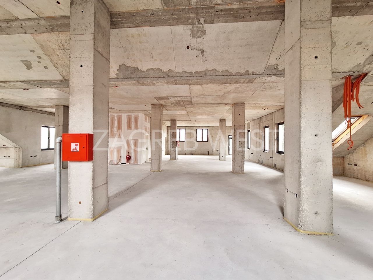 Commercial Space - Zagrebačka, Velika Gorica 300m2