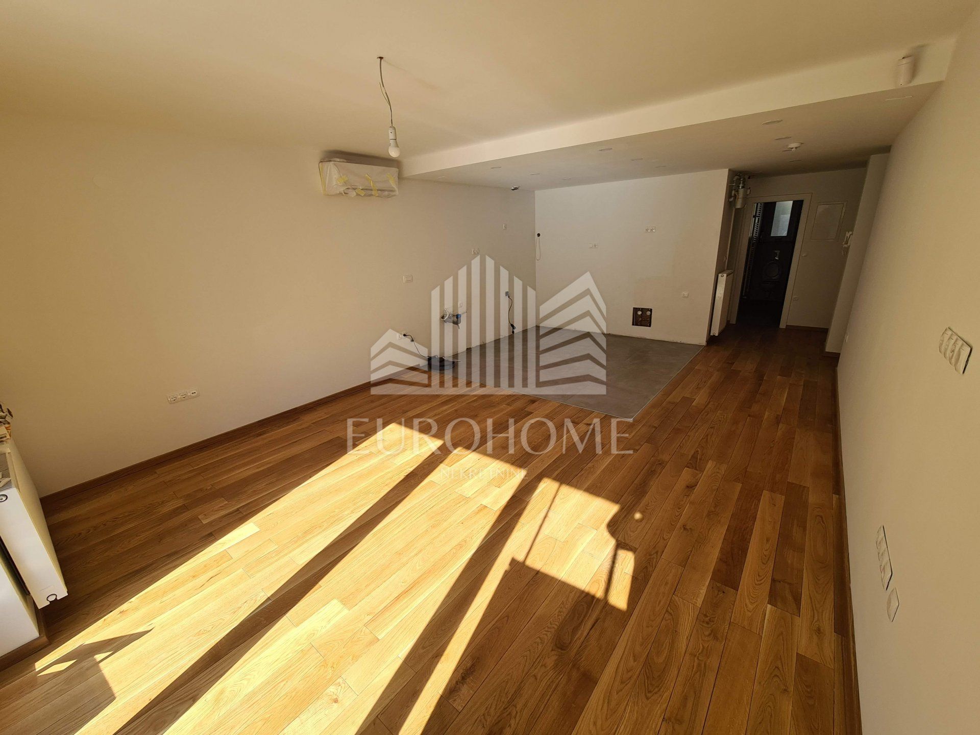 Apartment - Donji Grad, 94m2