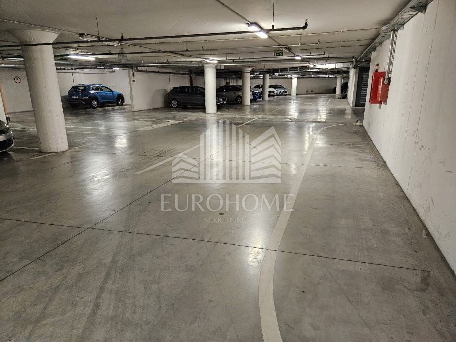 Garage - Trešnjevka - Sjever 12m2