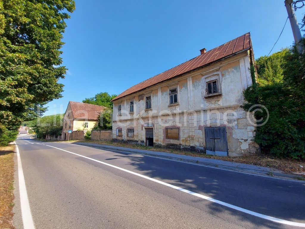 House - Ive Senjanina, Otočac 900m2