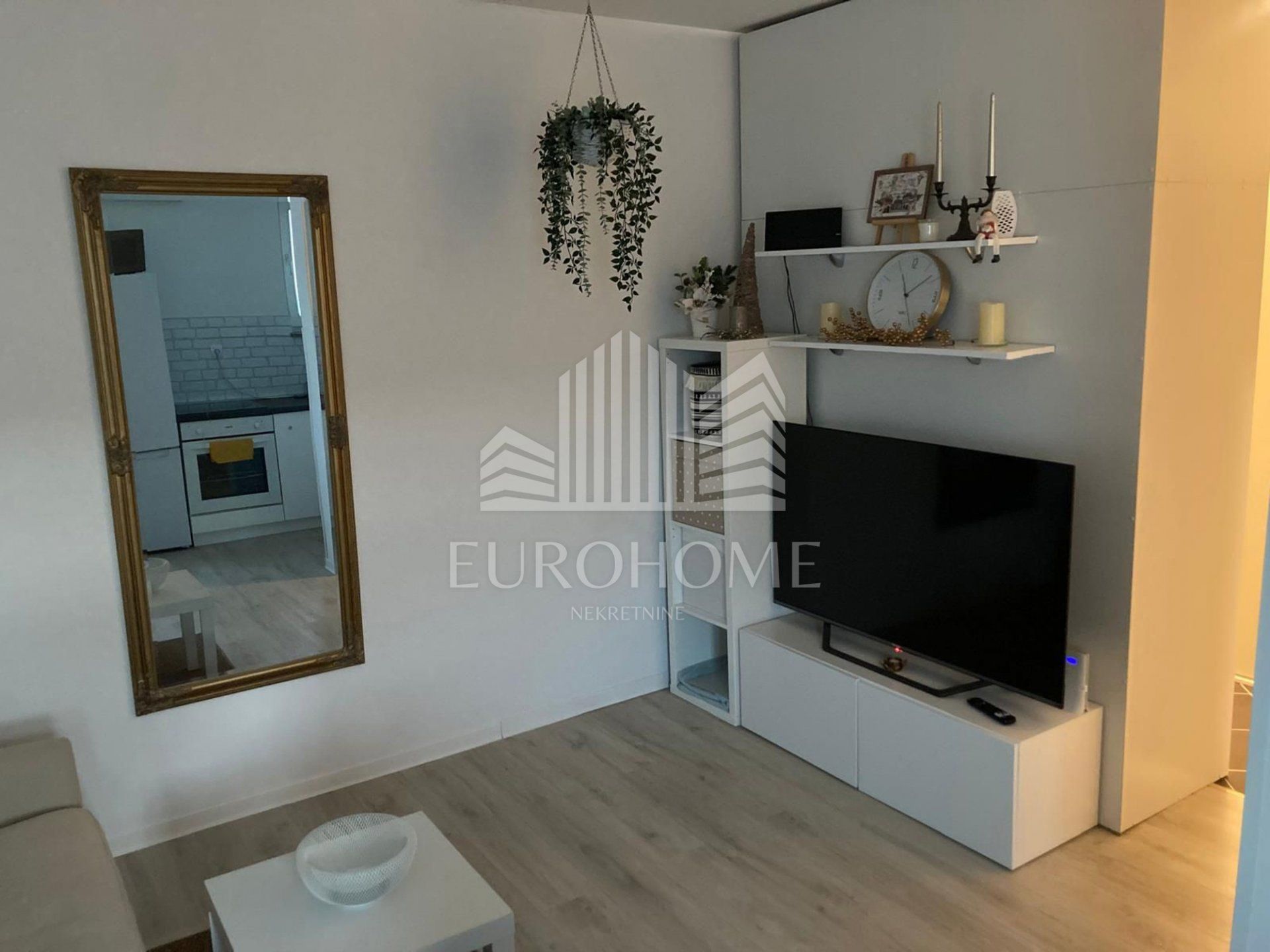 Apartment - Donji Grad, 25m2