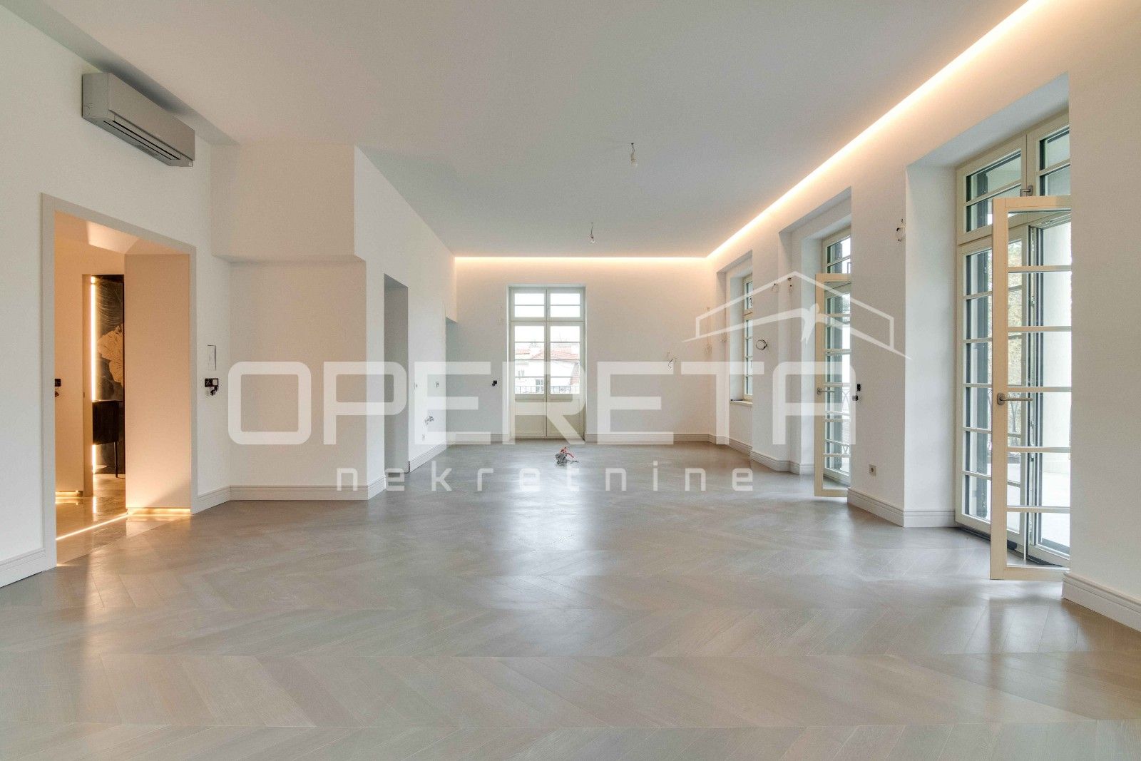 Apartment, - Britanski trg, Centar, Zagreb ,209m2